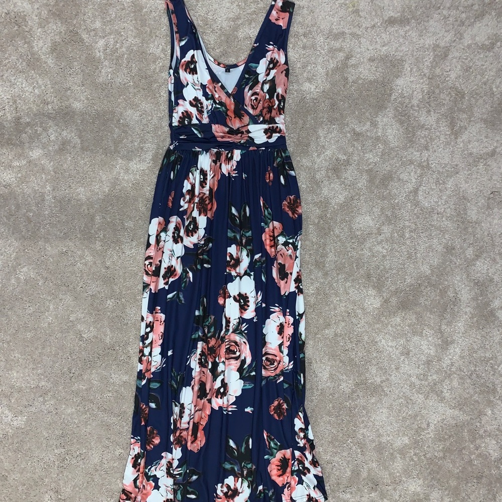 NWOT Maxi Dress with Pockets - Picture 2 of 3